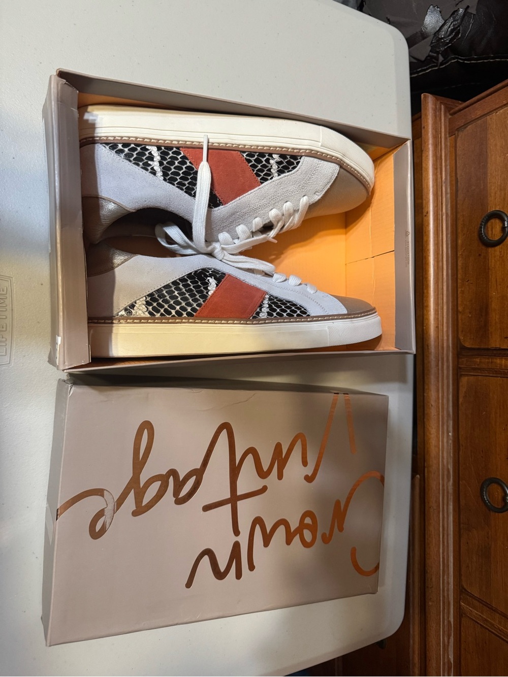 Crown Vintage Kalinda sneakers